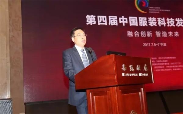 纺织之光科技教育基金会副理事长叶志民发言